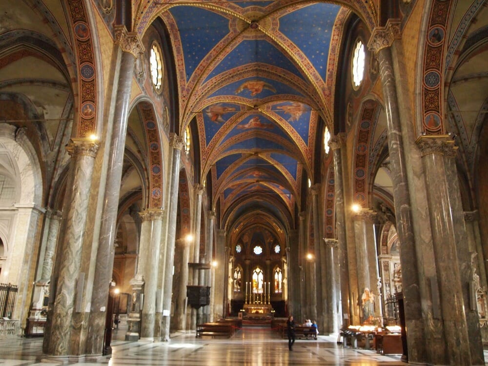 サンタ・マリア・ソープラ・ミネルヴァ聖堂の内部